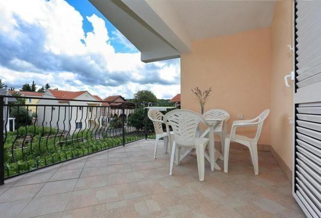 Apartment Ferienapartment Mit Balkon Fuer Fuenf Personen Gornji Karin